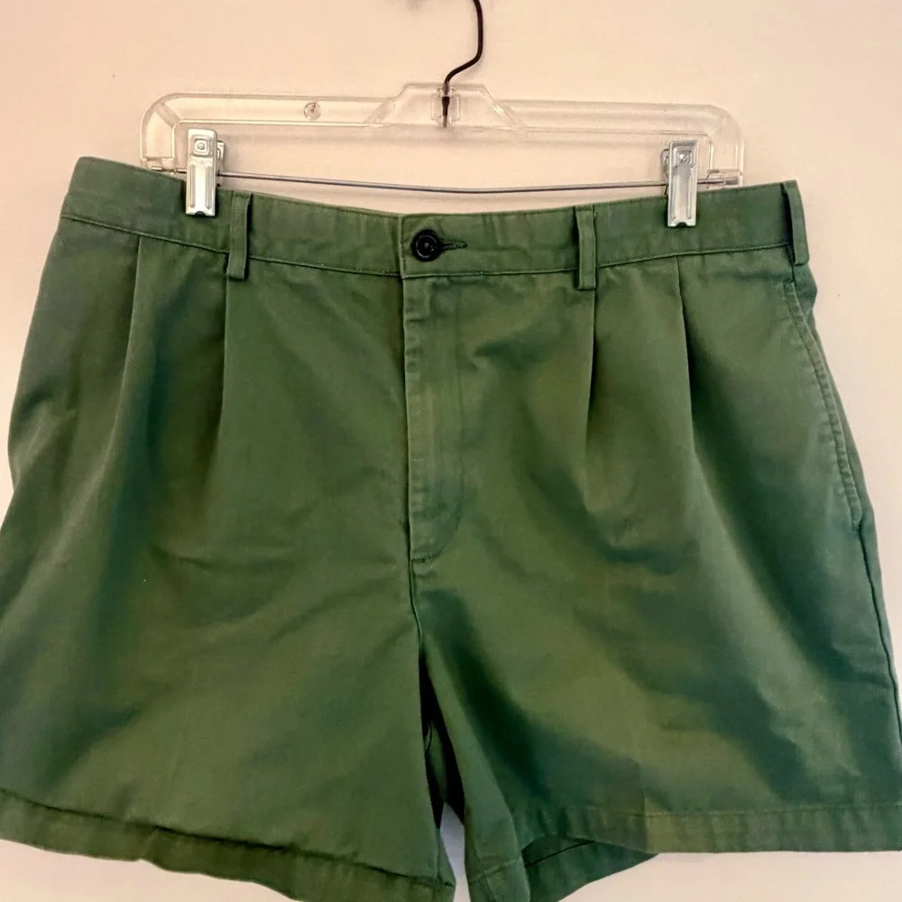 Lands' End 35” waist Green Cotton Shorts chinos khakis pleated front colored